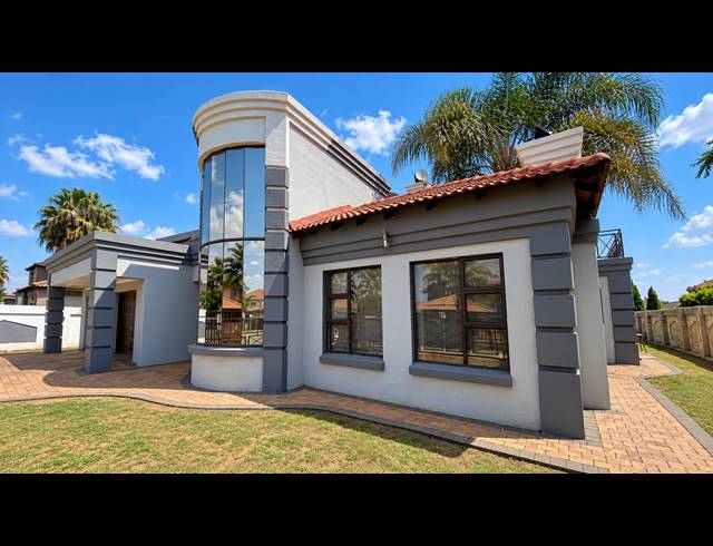 4 BEDROOM HOUSE FOR SALE IN VANDERBIJLPARK SE 7